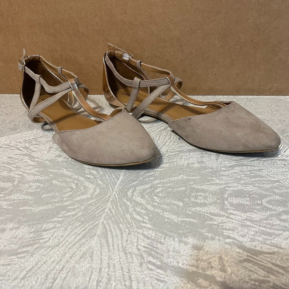 Xhilaration Ladies 9.5 Tan Suede Shoes